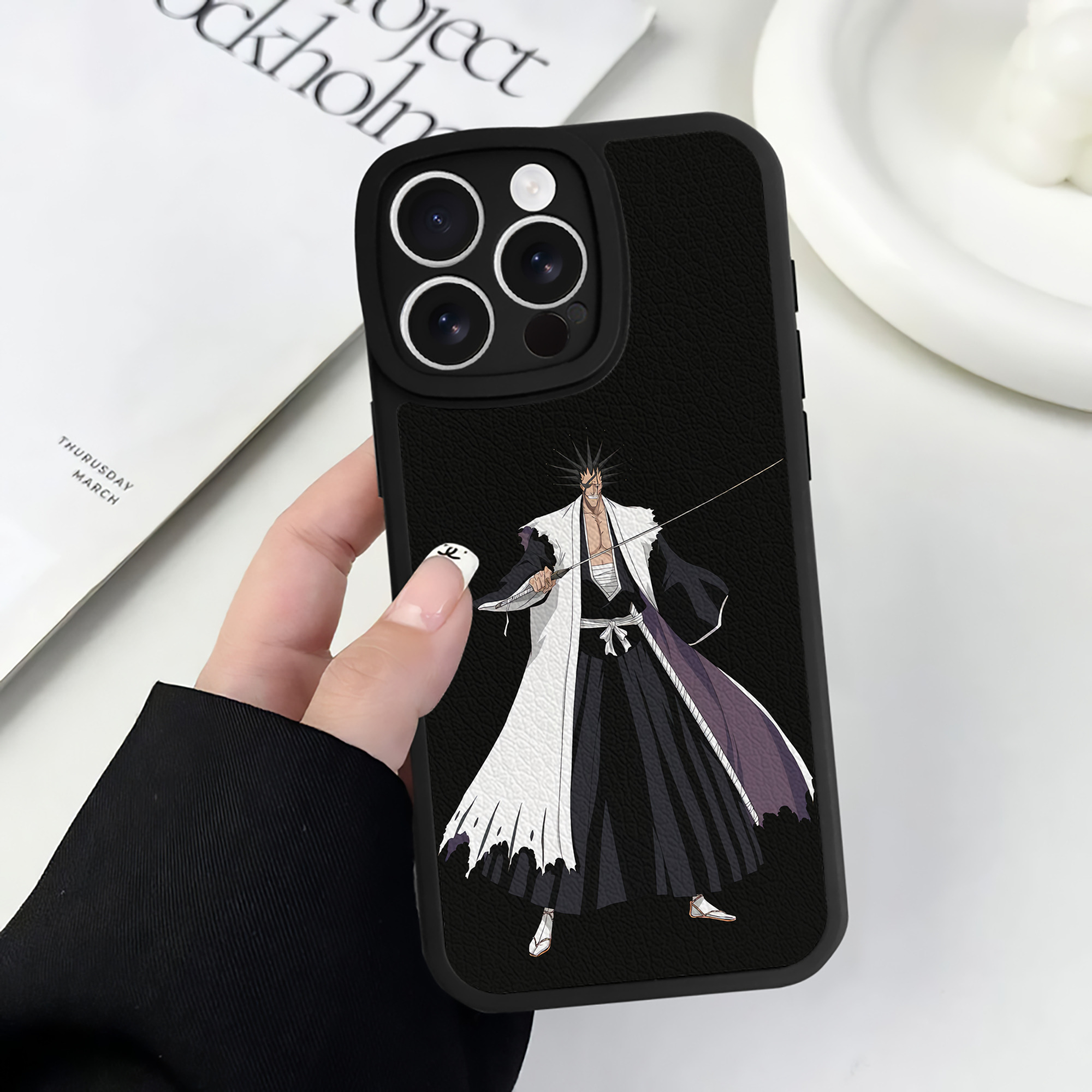 （画像用） ブリーチ ざらき けんぱち BLEACH Zaraki Kenpachi 【iPhone 16シリーズ対応】シリコンスマホケース（レザー調） 材質：シリコン